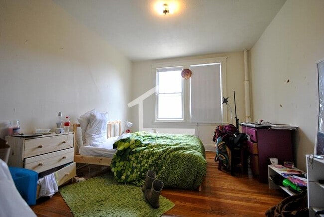 Building Photo - No Brokers fee, No Security Deposit, heat, Hot Water Included, Elevator, Laundry. Steps from the T