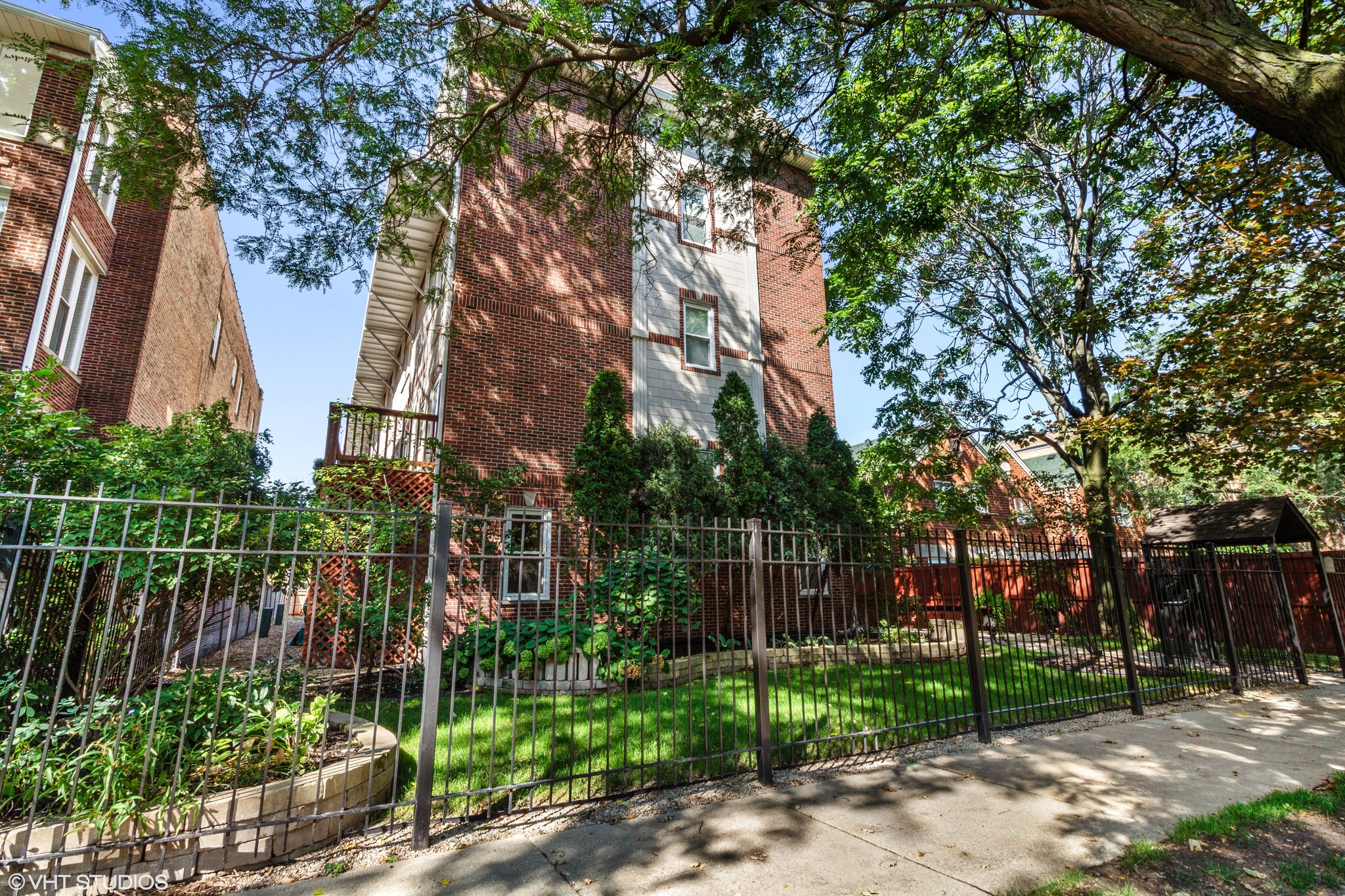 Building Photo - 4438 N Racine Ave