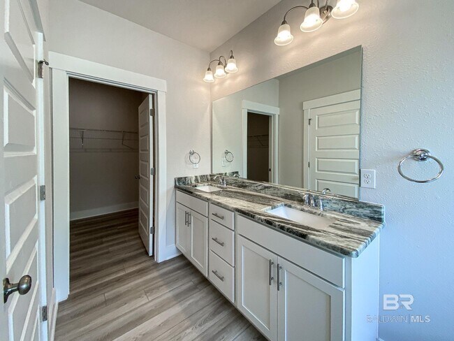 Building Photo - 324 Wickman Ave