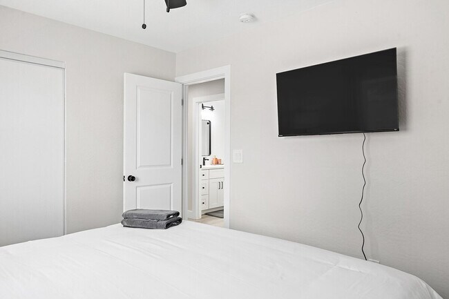 Building Photo - 3850 S 18th St