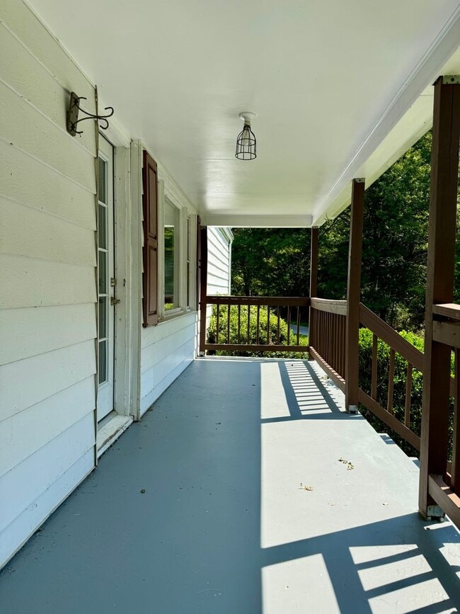 Building Photo - Quaint Country Cottage On Large Lot Near Downtown Blacksburg