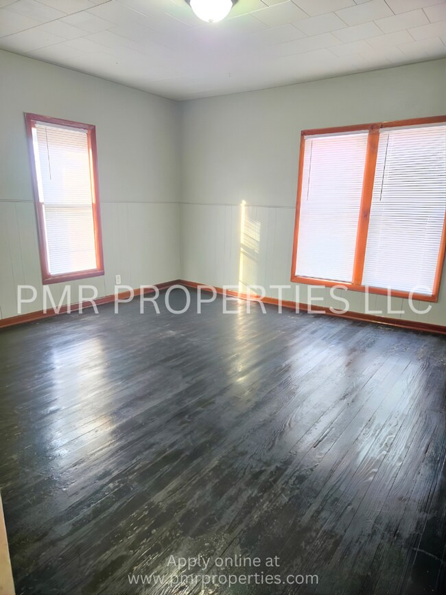 Building Photo - 231 S 4th St