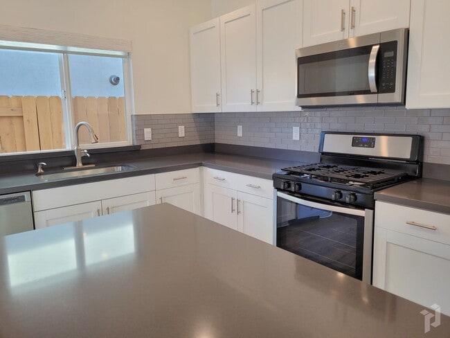 Building Photo - MOVE IN SPECIALL!!! $500 OFF FIRST MONTH'S RENT!