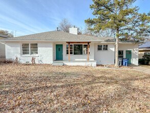 Building Photo - Midtown Tulsa: Stunning 4 bedroom 2 bathroom home