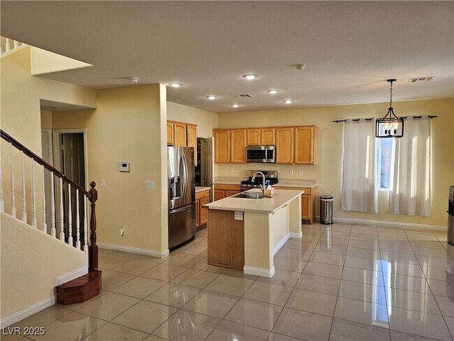 Building Photo - 3732 Shimmering Creek Ave