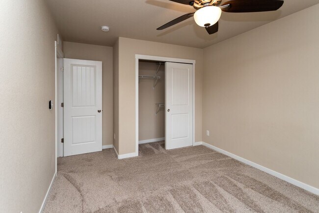 Building Photo - Beautiful Home with Stunning Views!