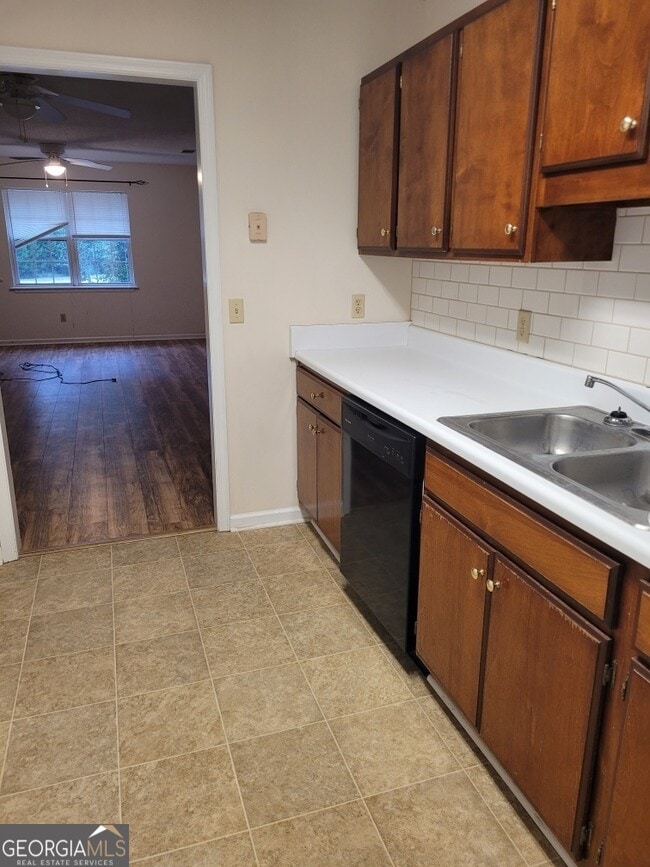 Building Photo - 615 Yorktown Pl