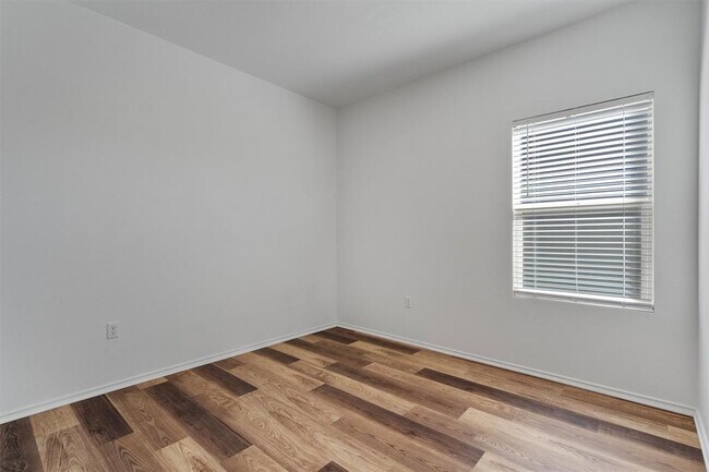 Building Photo - 7704 Poppy Petal Dr