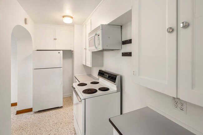 Building Photo - 709 N 68th St