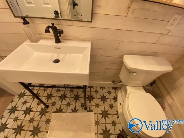 Building Photo - 1236 Oshaughnessy Ave NE