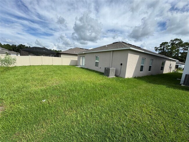 Building Photo - 1951 Rosewood Cir