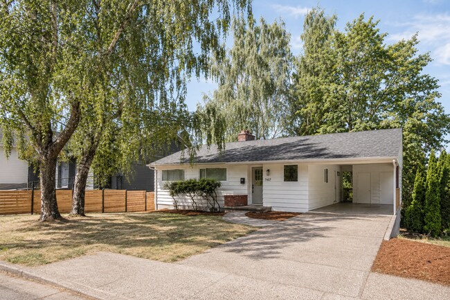Building Photo - 7407 SW 36th Ave