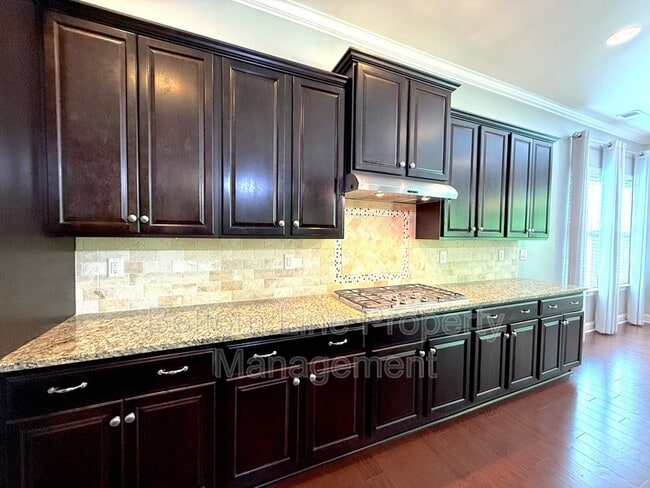 Building Photo - 9006 Blue Ridge Dr