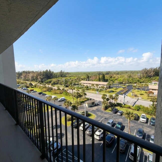 Building Photo - 4250 N Hwy A1A