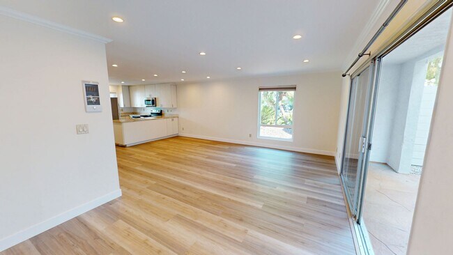 Building Photo - Open Concept Townhouse | Vinyl Plank Flooring