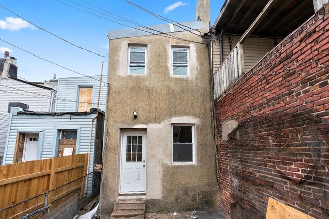 Building Photo - 2202 E Fayette St