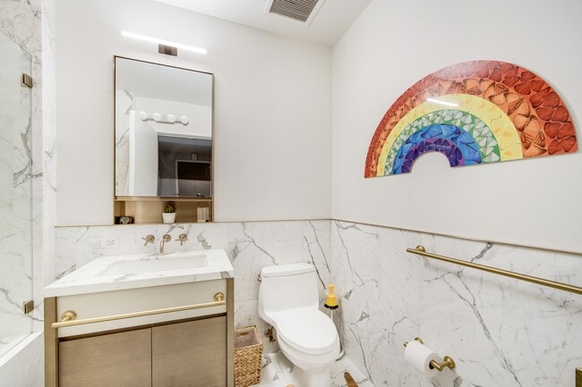 Building Photo - 305 E 51st St