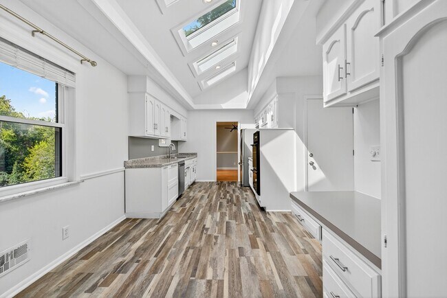 Building Photo - Beautiful, one of a kind property on four ...