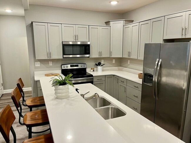 Building Photo - Shared Housing Experience in Memphis -> @t...