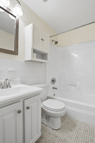 Building Photo - 209 Great Rd