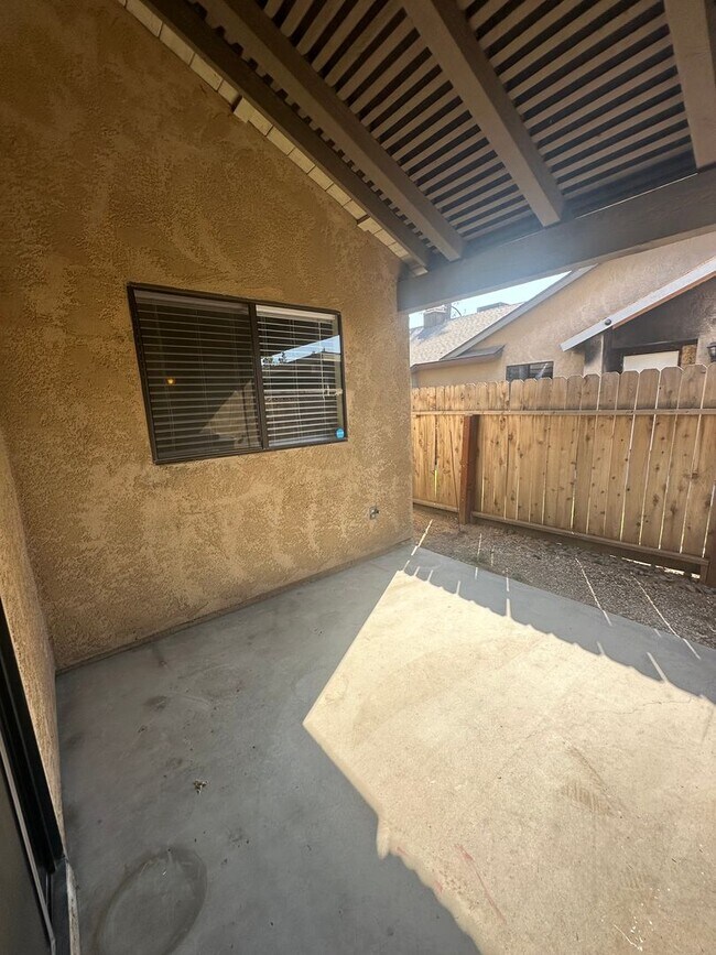 Building Photo - 4703 W Cypress Ave