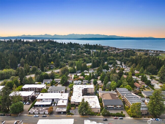 Building Photo - 1bd/1ba Edmonds Condo