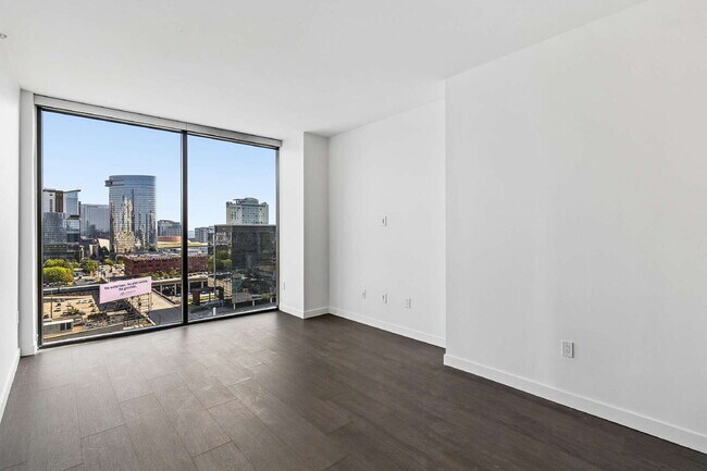 Building Photo - 1212 Demonbreun St