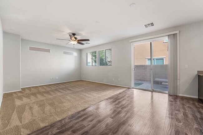 Building Photo - 3 BEDROOM IN HENDERSON WITH COMMUNITY POOL...