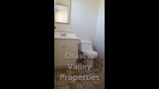 Building Photo - Spacious North Salinas Home