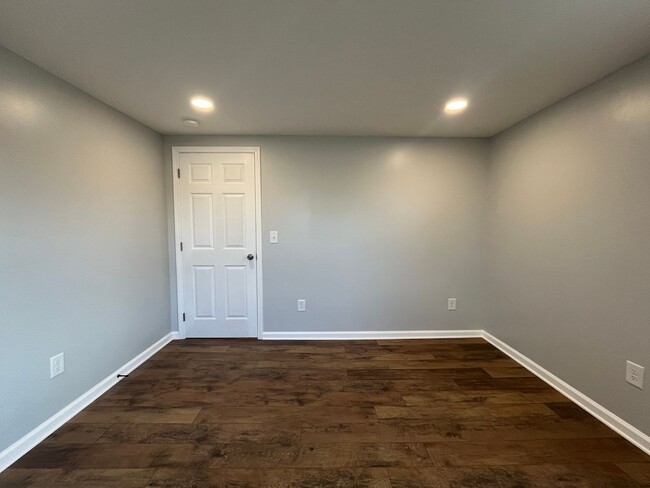 Building Photo - Brand New Renovated 2/1 in Easley!