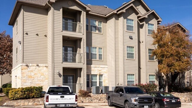 Building Photo - 10422 Huebner Rd