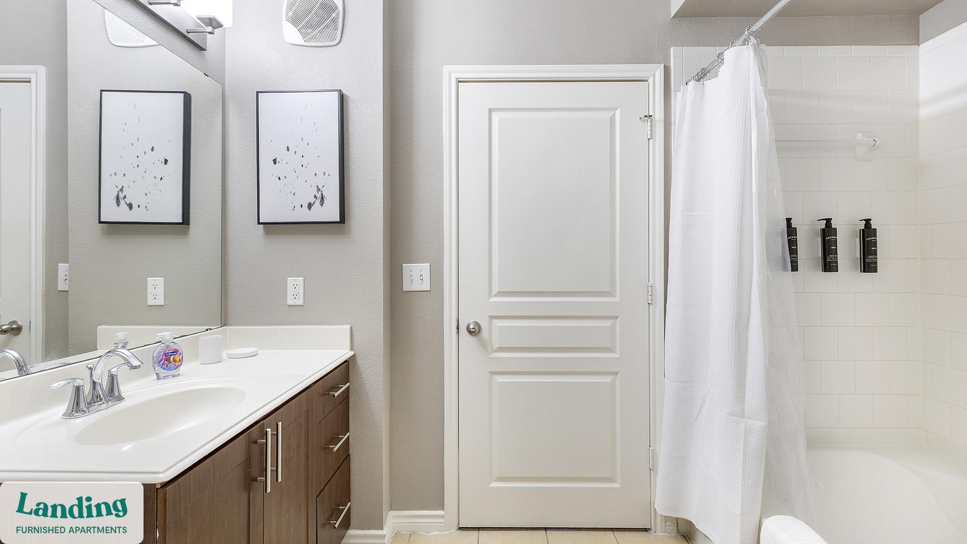 Building Photo - 15777 Quorum Dr