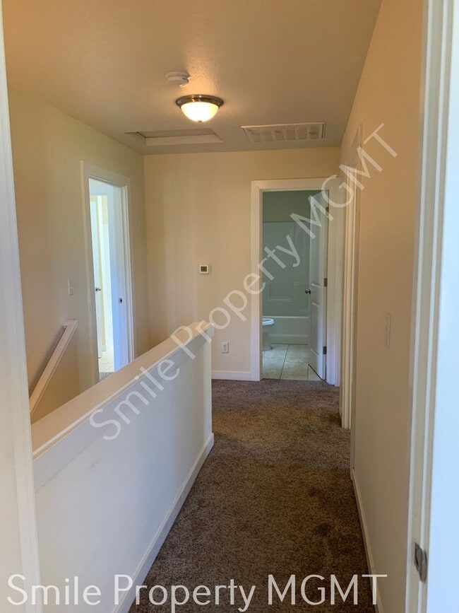 Building Photo - single house
