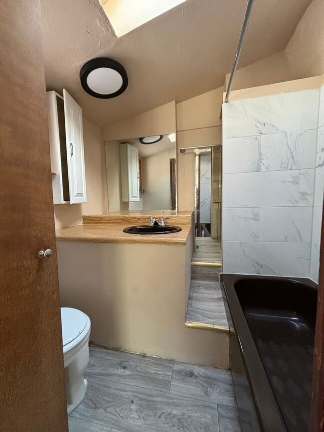 Building Photo - Manitou Springs Living!! 1 Bed 1 Bath Avai...