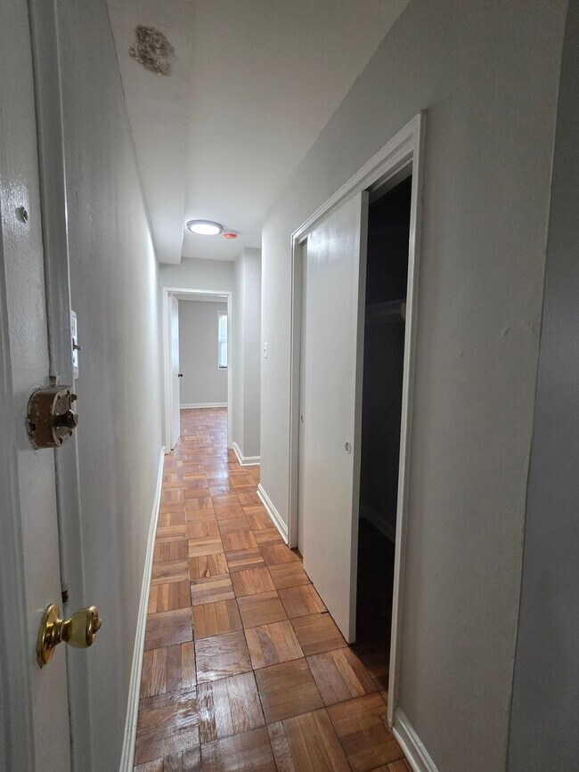 Interior Photo - 1649 FRANKLIN ST NE