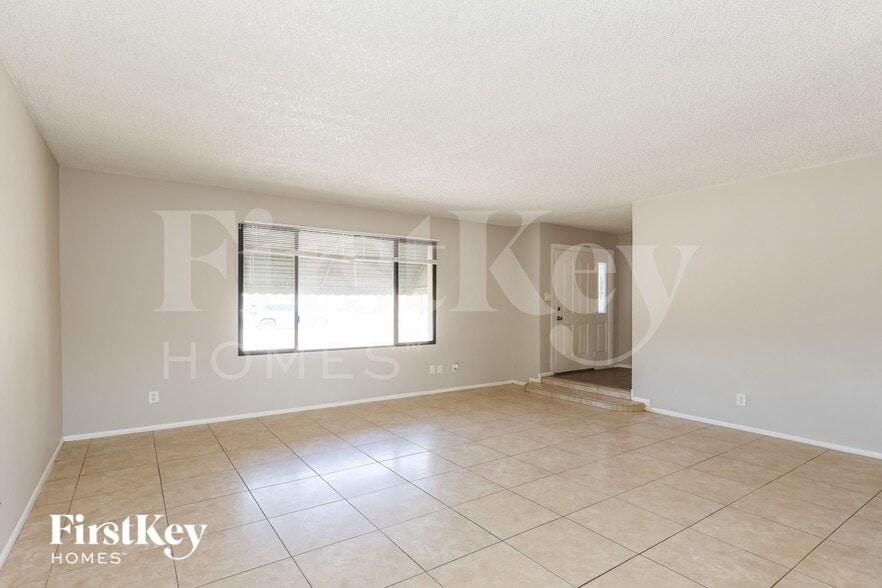 Building Photo - 4501 S Forest Ave