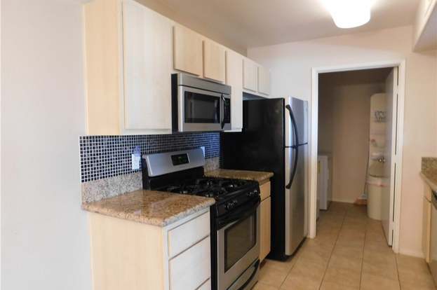 Building Photo - 950 Seven Hills Dr