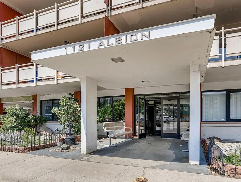 Building Photo - 1121 Albion St