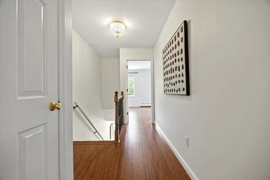 Building Photo - 14 Woodside Dr