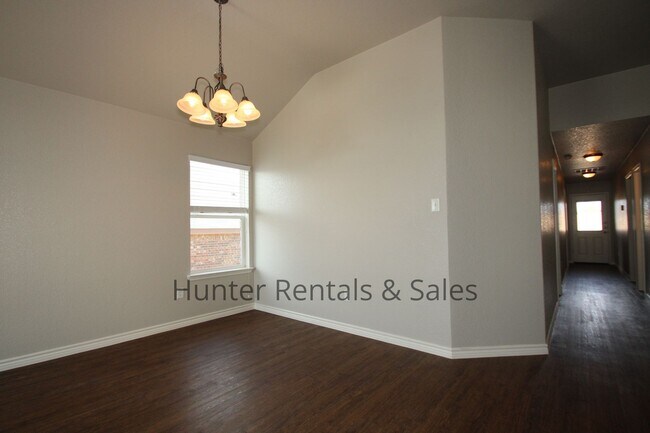 Building Photo - Luxury Duplex Close to Texas A&M-Central Texas