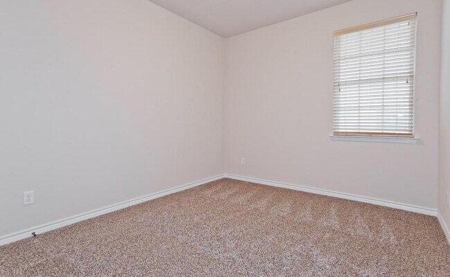 Building Photo - 506 Port Royale Way