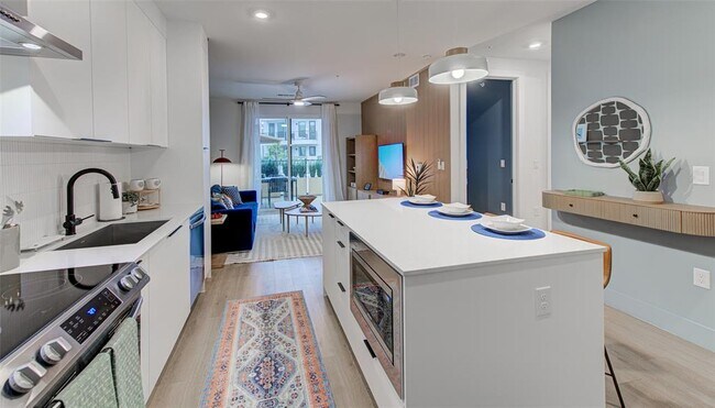Building Photo - 1701 Simond Ave Ave