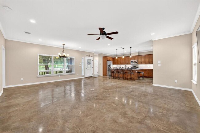 Building Photo - 606 Rogart Dr