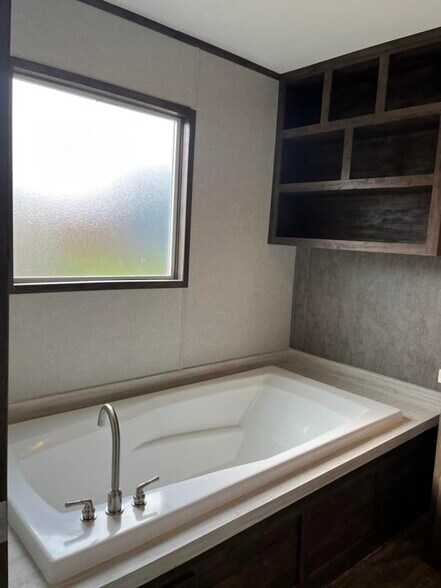 Building Photo - 133 Lillian St