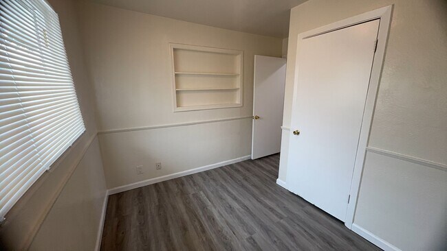 Building Photo - 418 W Lupton St