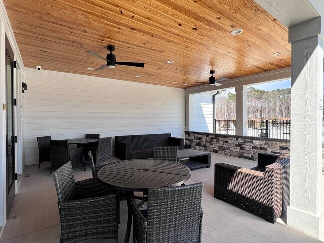 Building Photo - 1988 Rosedale Rdg Ave