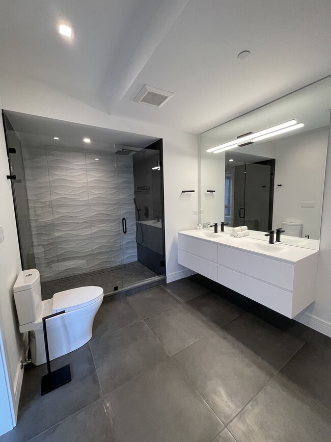 Building Photo - 719 N Elizabeth St