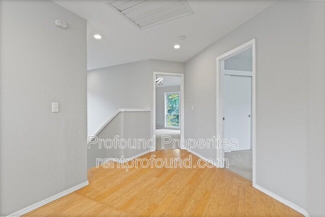 Building Photo - 7533 SW Applegate Dr