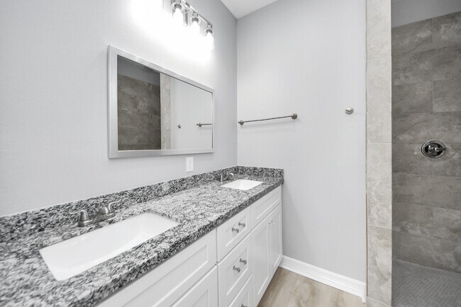 Building Photo - 406 N 4th St