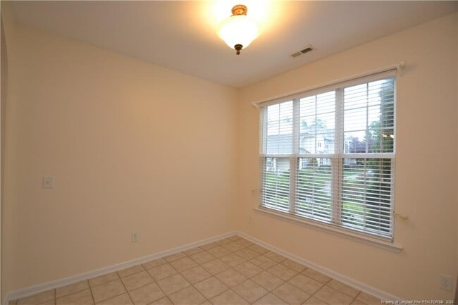 Building Photo - 821 Hamlet Park Dr